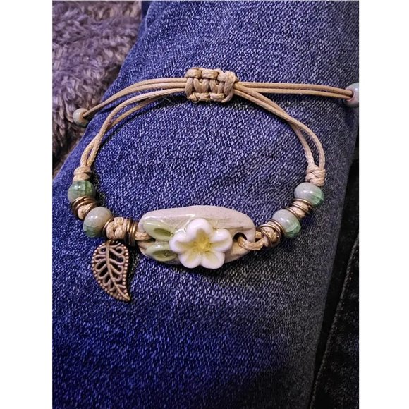 Adjustable Flower Bracelet Leaf Accent Boho Vintage Style Womens Jewelry Gift - Picture 2 of 7